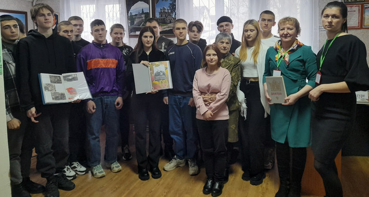 Сплотить семью поможет мудрость книг!